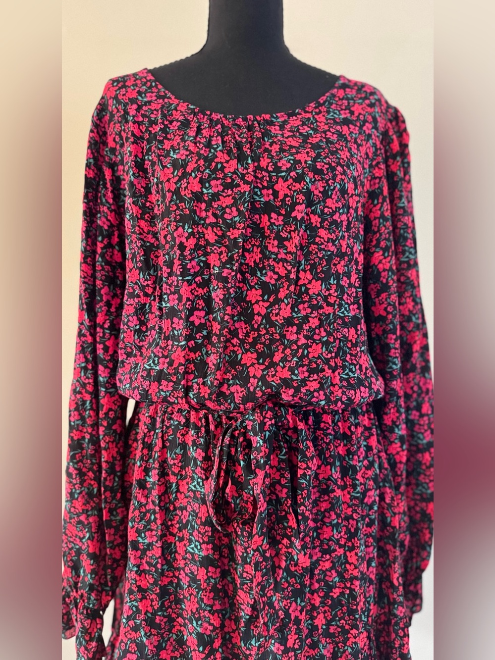 B. Smart Black and Red Floral Tie-Waist Long Sleeve Dress